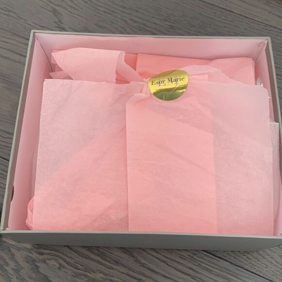 Esor Marie Authentic Shoe Box with Dust Bags, Ribbon & Tissue – 9.5” x 8” x 4” - Picture 8 of 12